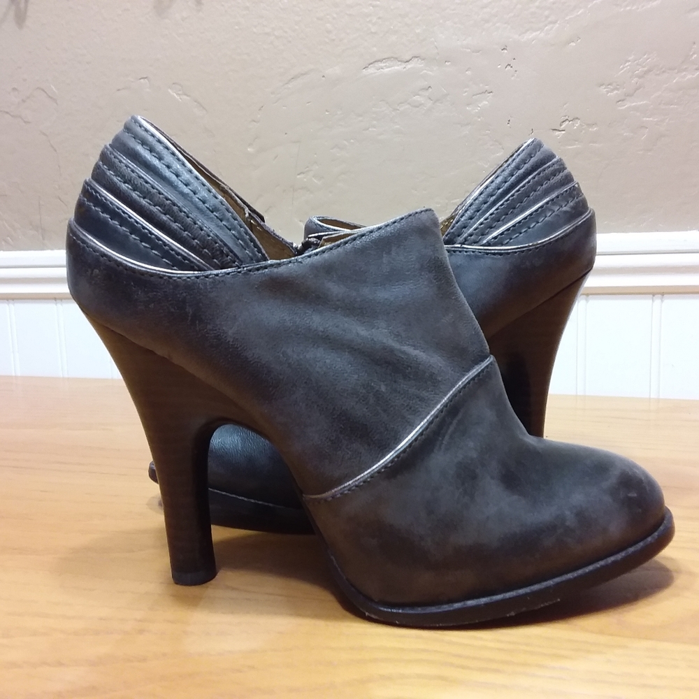 Frye Valerie Piping Ankle Booties Gray Taupe